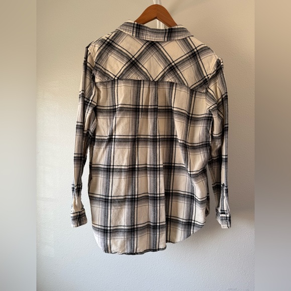 GAP womens Black and White Plaid flannel - Picture 4 of 6
